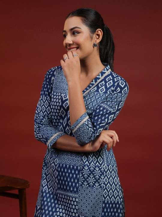 Women's Rayon Printed Straight Kurti With Pant Set - Image 3